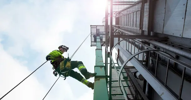 Subiendo el listón: una guía sobre seguridad para el trabajo en altura