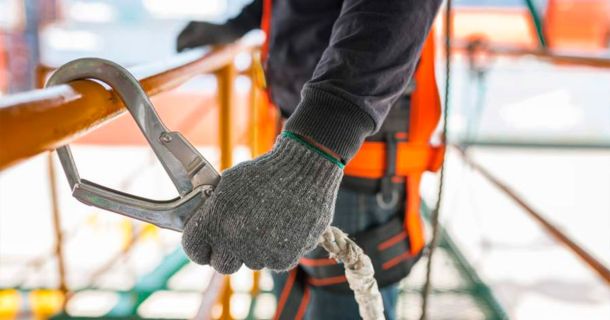 Combatir el incumplimiento: 3 consejos para mejorar de forma sostenible la seguridad laboral en su empresa