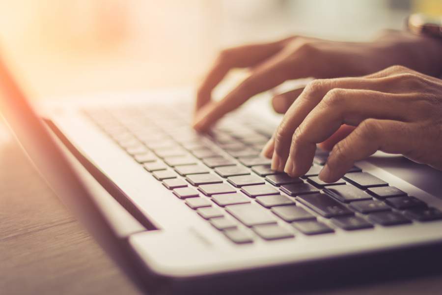 Seminario web, 12 de noviembre de 2019, el factor humano en la seguridad laboral, SafeStart, SafeStart International, hábitos de seguridad, seguridad en el trabajo, seguridad laboral, mejorar la cultura de la seguridad, aumentar la conciencia sobre seguridad, reducir el fallo humano, reducir las lesiones, reducción de lesiones, reducir las tasas de accidentes, mejorar las cifras de la empresa, prevenir errores críticos, implementar un cambio de cultura positivo en su empresa, promover la implicación de los empleados, mejorar el compromiso de los empleados, seguridad cotidiana, seguridad en todo momento, estar seguro en todo momento, pautas de comportamiento seguras, aprender comportamientos seguros, adquirir competencias universales de seguridad, competencias de seguridad para familias, competencias de seguridad para niños, competencias de seguridad para todos, formación en seguridad para los empleados, seguridad para toda la empresa, formación en seguridad para niños, mejorar la eficiencia operativa, mejorar la calidad, hábitos relacionados con la seguridad, comportamiento relacionado con la seguridad, patrones de riesgo, garantizar un alto rendimiento, estados críticos, decisiones críticas, errores críticos, cómo se producen las lesiones, cómo prevenir lesiones, cómo prevenir accidentes