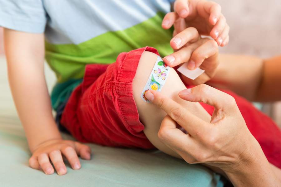 Cifras de lesiones, infancia, edad adulta, bastante seguras, En el trabajo, gestión de riesgos, evaluación de riesgos, prevención de accidentes, hábitos relacionados con la seguridad, comportamiento seguro, conciencia de seguridad, prevención de accidentes, prevención de accidentes en el trabajo, cambio de paradigma, equilibrio de seguridad, sentirse seguro, SafeStart, SafeStart International, hábitos de seguridad, seguridad en el trabajo, seguridad laboral, mejorar la cultura de la seguridad, aumentar la conciencia sobre seguridad, reducir el fallo humano, reducir las lesiones, reducción de lesiones, reducir las tasas de accidentes, mejorar las cifras de la empresa, prevenir errores críticos, implementar un cambio de cultura positivo en su empresa, promover la implicación de los empleados, mejorar el compromiso de los empleados, seguridad cotidiana, seguridad en todo momento, estar seguro en todo momento, pautas de comportamiento seguras, aprender comportamientos seguros, adquirir competencias universales de seguridad, competencias de seguridad para familias, competencias de seguridad para niños, competencias de seguridad para todos, formación en seguridad para los empleados, seguridad para toda la empresa, formación en seguridad para niños, mejorar la eficiencia operativa, mejorar la calidad, hábitos relacionados con la seguridad, comportamiento relacionado con la seguridad, patrones de riesgo, garantizar un alto rendimiento, estados críticos, decisiones críticas, errores críticos, cómo se producen las lesiones, cómo prevenir lesiones, cómo prevenir accidentes